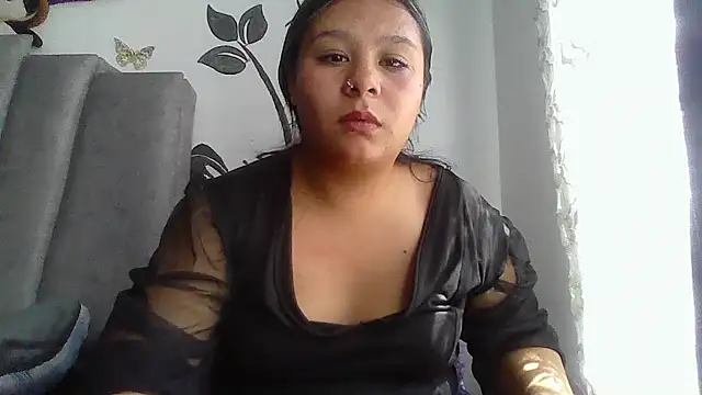 Charis_21 webcam