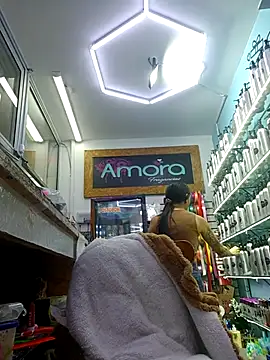 lunazambrano (F milf) - Working in the store..no naked here