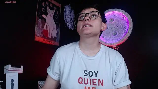 girl_intense444 webcam