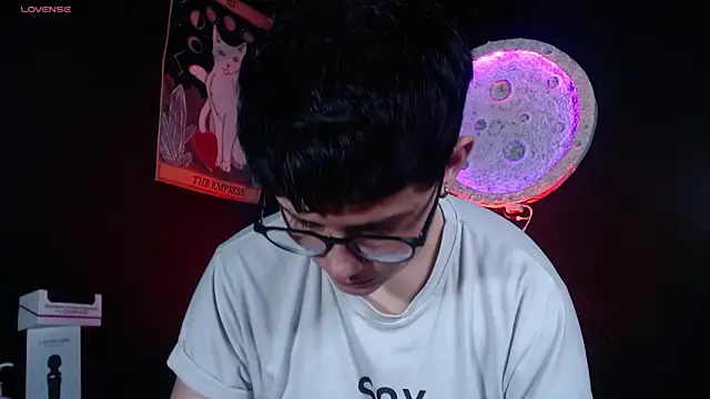 girl_intense444 webcam