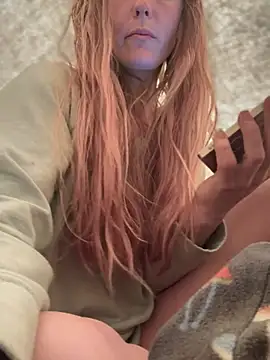 GoldenFlameGoddess webcam