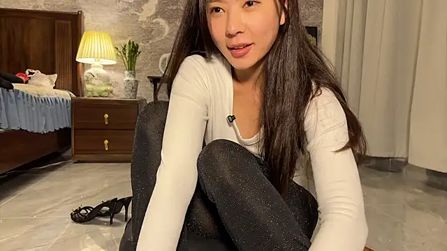 美女meowLili在线直播