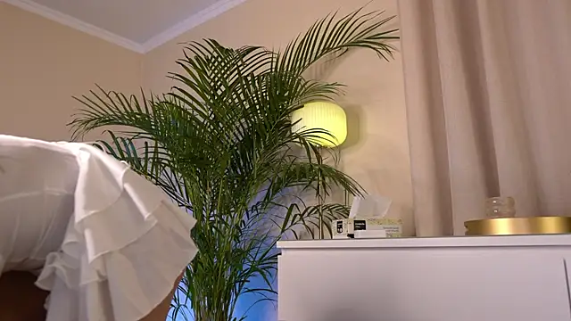 tinydoll_xo - Tinydoll_XO's free webcam - UK Sex Cams