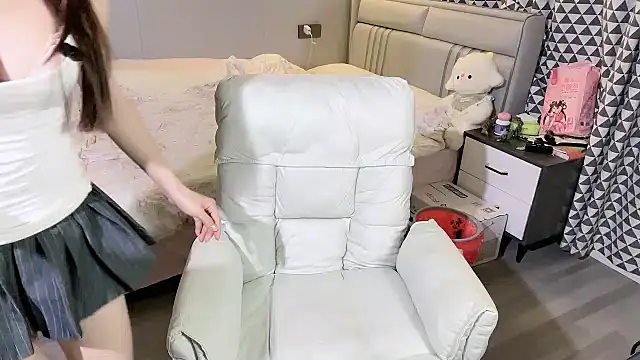 xiaoguaiss (F teen) - 想让哥哥宠幸