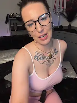 Webcam Model (Trixie-Tainted)  is live.Free join now!