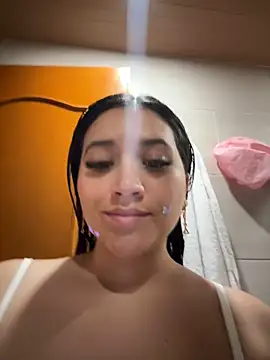 Webcam Model (Veronica_Wins_)  is live.Free join now!