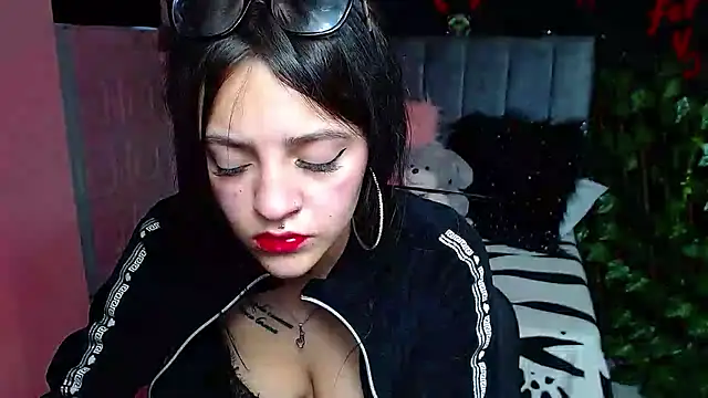 Violettasquirt webcam