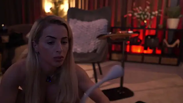 MissEmaDivine webcam