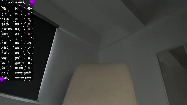 laura-hills18 webcam