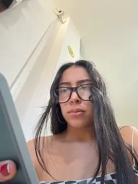 Webcam Model (pregnant_sofii18)  is live.Free join now!