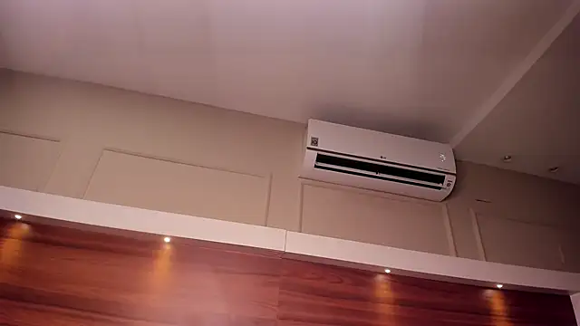 AriadnaHarper webcam