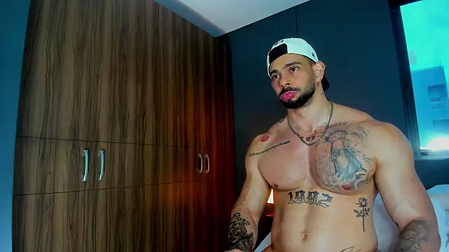 massimo_visconti (M young) - flex and lick biceps