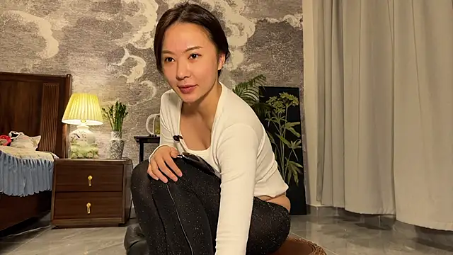 美女meowLili在线直播