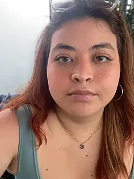 ZoeBennett_Pink webcam