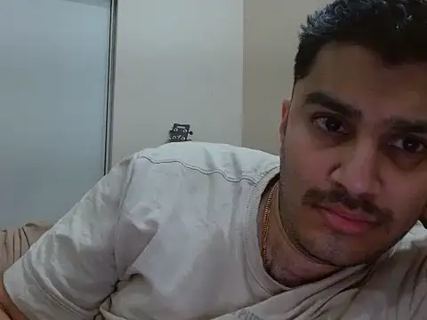 robintoit (M young) - 1000 token to  dick open