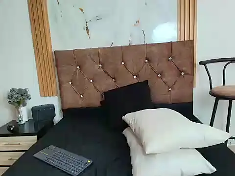 Bella_Storm01 webcam