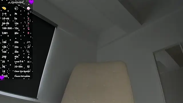 laura-hills18 webcam