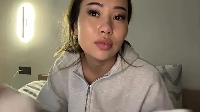 ur_neighbor_kira (F teen) - Lower Shorts Show Ass 5min!