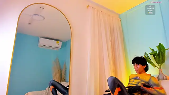 cheys_mast (M twink) - super fast push-ups x15