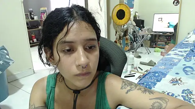 AlinaWoolf_ webcam