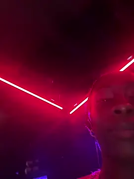 madamemuse (F young) - 💦😈Squirt on me in the club