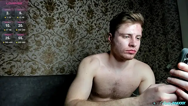 Maxhornyblondieman webcam