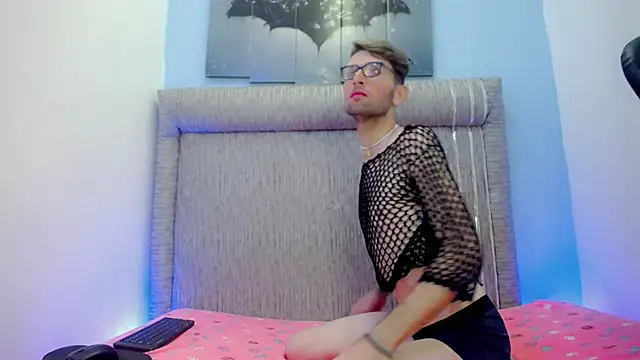 dani_high (M young) - position on all fours and shows her ass