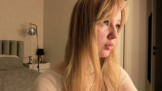 bonnyfloweer (F young) - blowjob