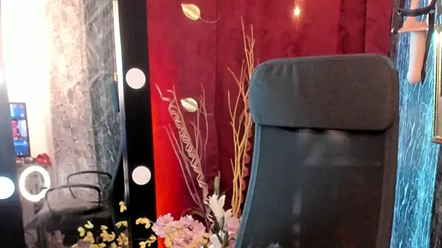 queenscarlettsecret (F milf) - spit for my slave