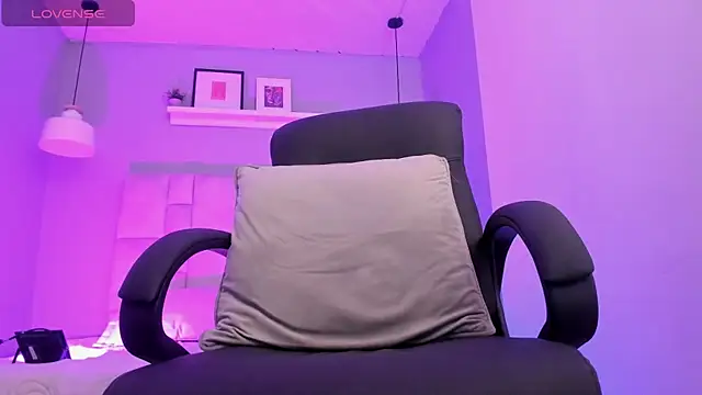 Lucy_Williiams webcam