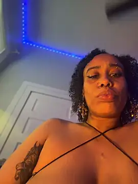 Lunalovesyou8 webcam