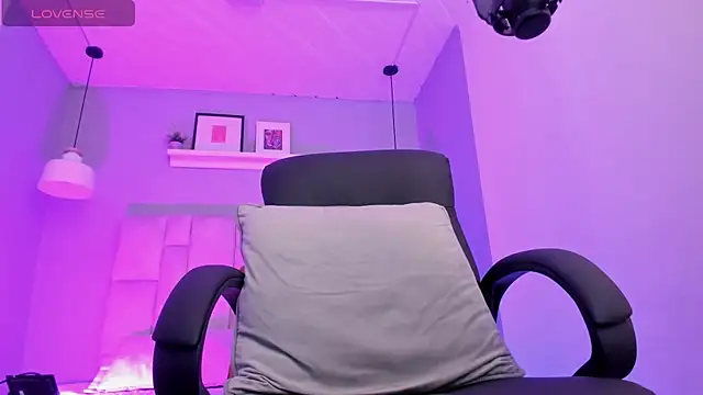 Lucy_Williiams webcam