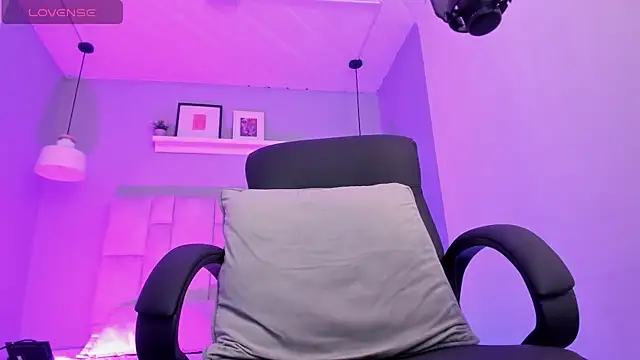 Lucy_Williiams webcam