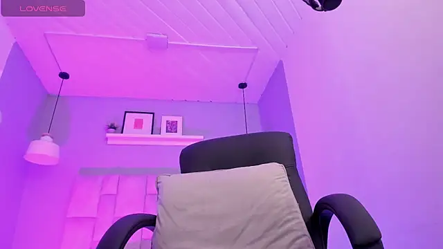 Lucy_Williiams webcam