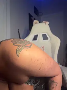 Lunalovesyou8 webcam