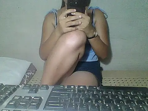 Skinny_PinayGirljust18 webcam