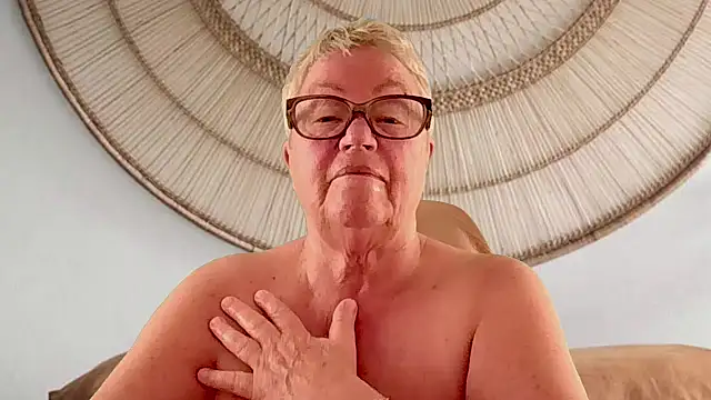 Mystery-Grandmother webcam