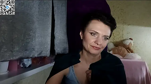 HotMamaQueen234 webcam