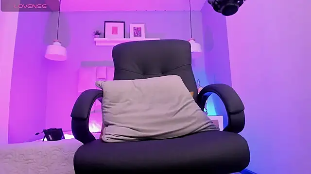 Lucy_Williiams webcam