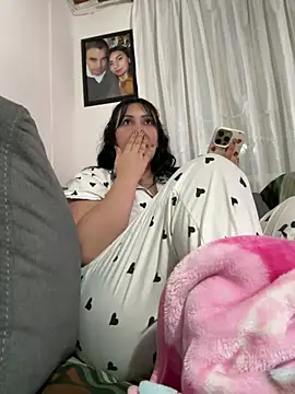 you-kitty2025 - You-kitty2025's free webcam