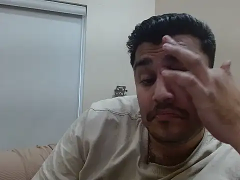 robintoit (M young) - 1000 token to  dick open