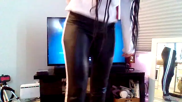 shyhornymommy webcam