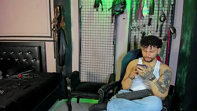 Twisted_Fantasy webcam