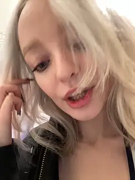 aka_Blonde webcam