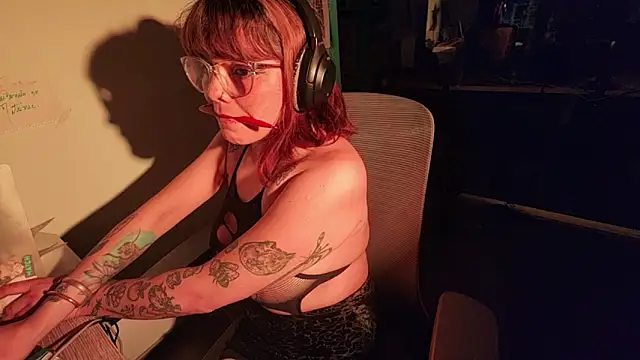 estivalia_xxx (Ask my age) - Control lovense 30 seg + sin tanga