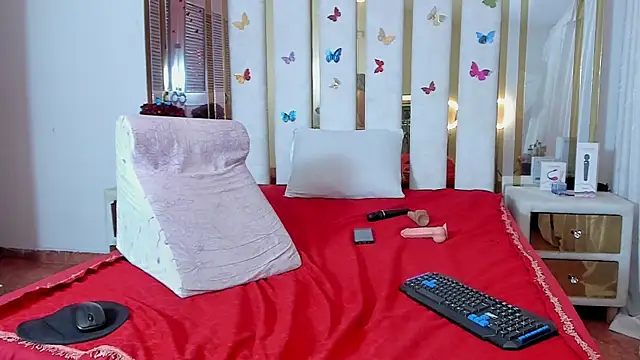 AnyelaGitanaMature webcam