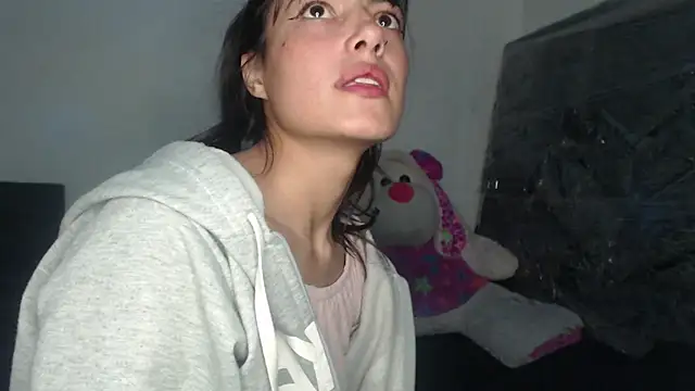 skinny_sweet2411 (F young) - show ass and  tite