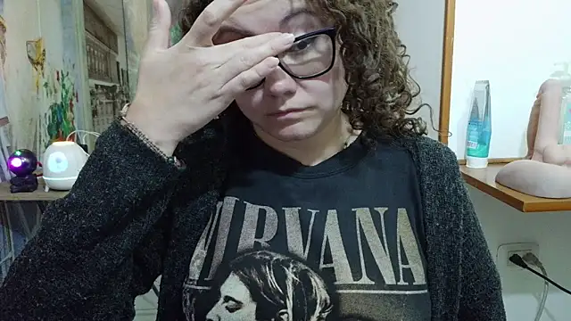 curly_greeneyed webcam