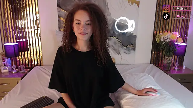 MiticaBrennet_ webcam