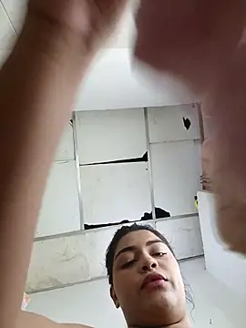 angela_sex_x (F teen) - Angela's ass will squirt water.